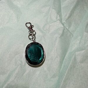 Silver and Teal Gemstone Keychain
Can also be clip on a purse or bag